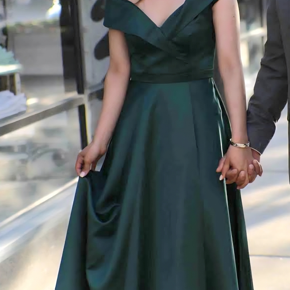 Off-Shoulder Emerald Green Evening Dress